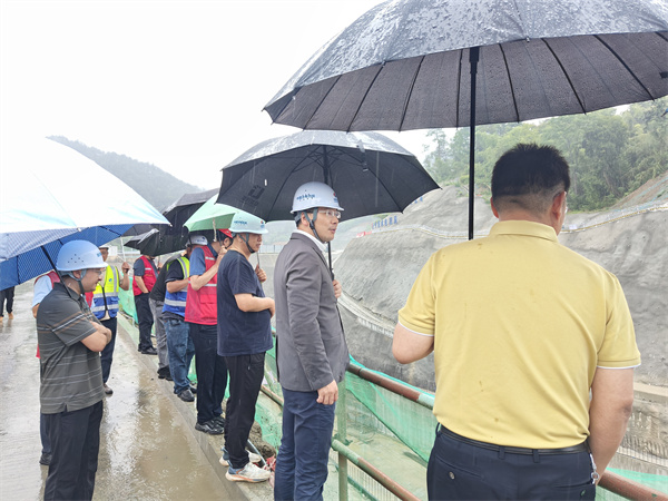 5月30日，王县长调研防洪工程隧洞进展情况，并查看下游防汛工作，集团潘总，张总陪同调研1。.jpg