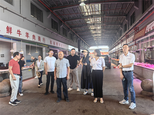 8月28日，高主任带队，文明办、市监局、徽投集团到浙江衢州农商城、新农都批发市场和明辉蔬果配送公司调研学习食材供应链配送项目.jpg