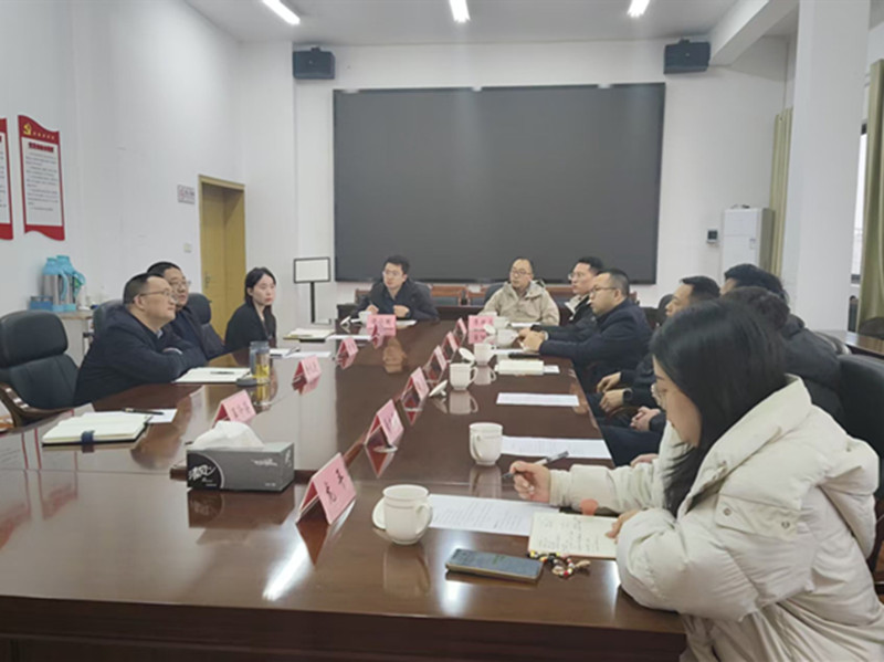 3月18日上午，中建三局华中分局常务副局长夏大焰一行赴乐鱼官方体育网站就新安江航道项目投资事宜进行对接，集团余总、方总参加座谈。_副本.jpg