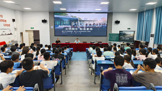 26.9.28文明乘车进校园.png